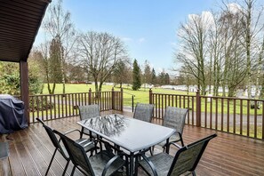 Outdoor dining - 4 Bed House - Sleeps 9 - Hottub - Parking (Moffat)