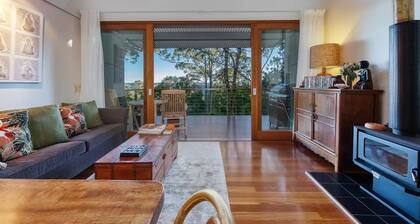 Sunshine Coast Hinterland. Couples Getaway. Cosy with Fireplace. Pet-Friendly!