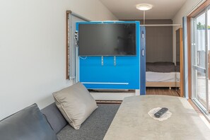 Premium bedding, individually furnished, free WiFi, bed sheets - DUO Mermaid Stay (Nakagusuku)