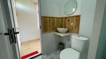 Standard Room, Private Bathroom | Bathroom