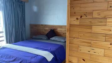 Standard Room, Private Bathroom | Desk