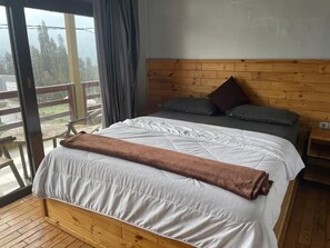 Standard-huone, oma kylpyhuone | Työpöytä