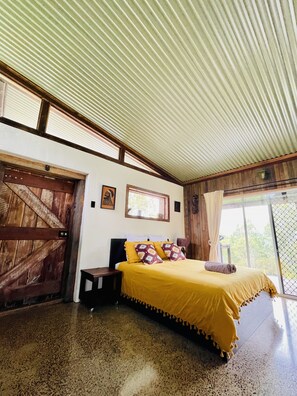 1 bedroom, bed sheets - "Buckley's Chance", Sky Cabin. (Kin Kin)