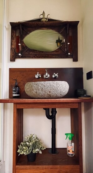 Interior - "Buckley's Chance", Sky Cabin. (Kin Kin)