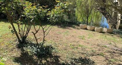 House on the banks of the Thouet near Thouars/St Varent