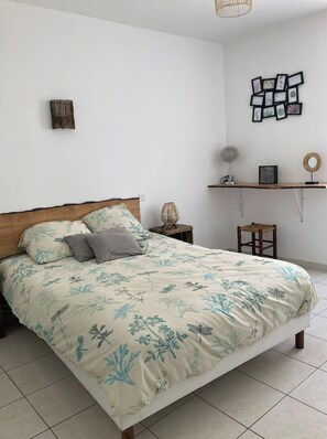 1 bedroom, iron/ironing board, travel cot, free WiFi