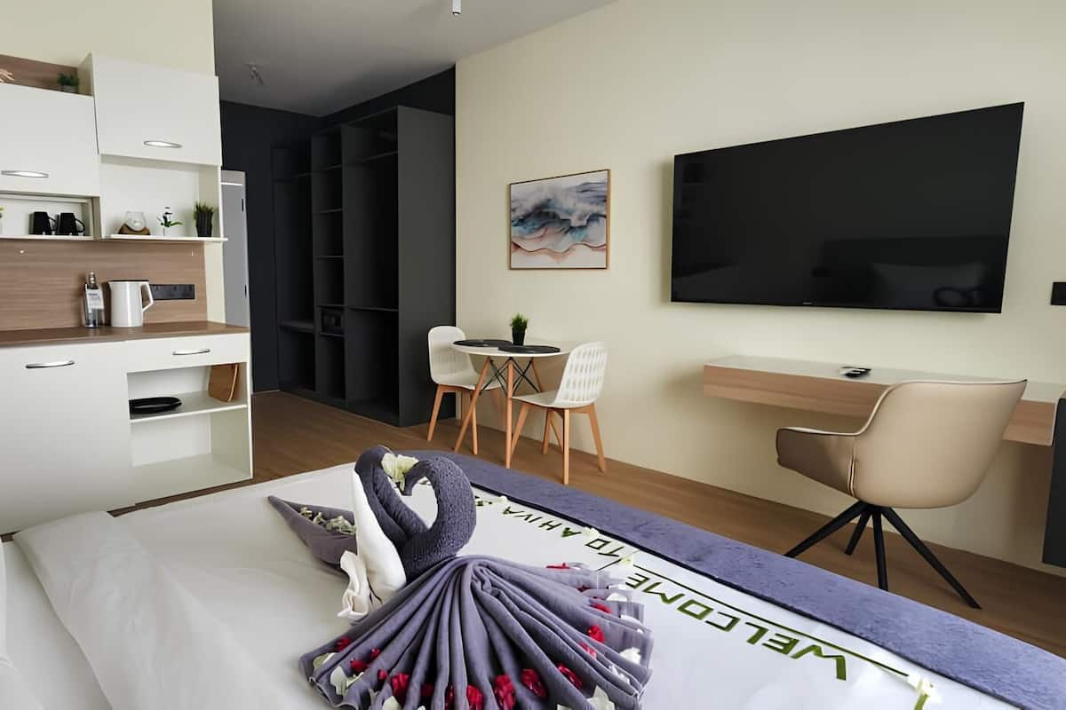 Habitación de lujo, 1 habitación | Ropa de cama de alta calidad, artículos del minibar gratis y escritorio