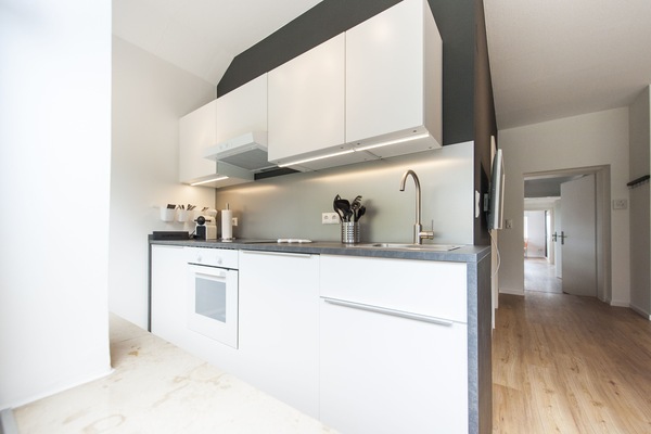 Frigorifero, piano cottura, lavastoviglie, macchina per tè/caffè