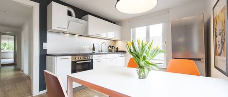 Refrigerador, horno, parrilla de estufa y lavavajillas