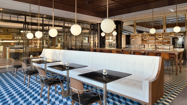 3 restaurants, breakfast, lunch, dinner served; international cuisine