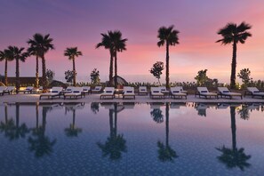 Outdoor pool, sun loungers