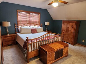 4 soverom, skrivebord, wi-fi (inkludert) og sengetøy