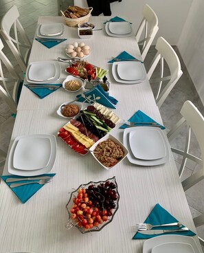Daily local cuisine breakfast (RON 35 per person)