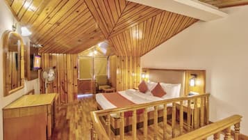 Luxury Room | Iron/ironing board, free WiFi, bed sheets