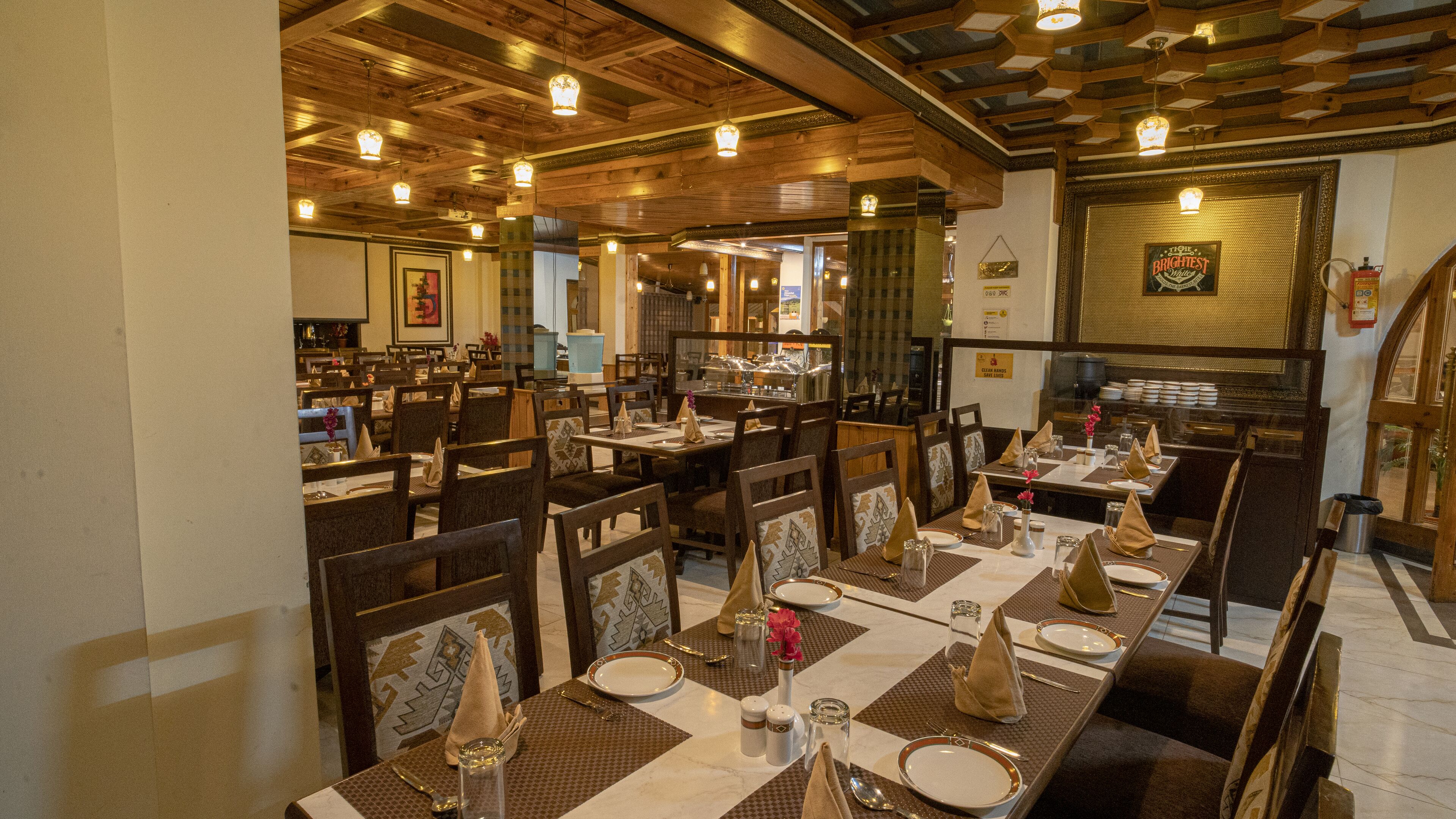 فطور أوروبي يوميًا بتكلفة قدرها (300 INR للشخص)