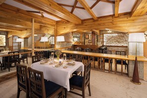 Bar (in der Unterkunft)