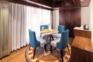 Luxury Room | Living area