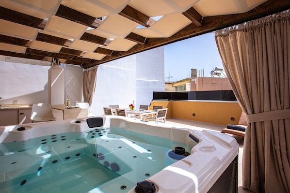 Terrace/patio - Carya Residence with outdoor hot tub on the roof terrace (Karoti)