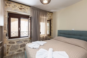 1 bedroom, iron/ironing board, travel cot, WiFi - Carya Residence with outdoor hot tub on the roof terrace (Karoti)