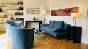 TV, books - Deluxe apartment at the town hall 80sqm (Koblenz)