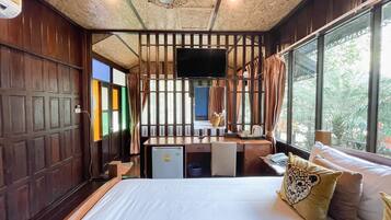 Superior Double or Twin Room | Blackout drapes, rollaway beds, free WiFi, bed sheets