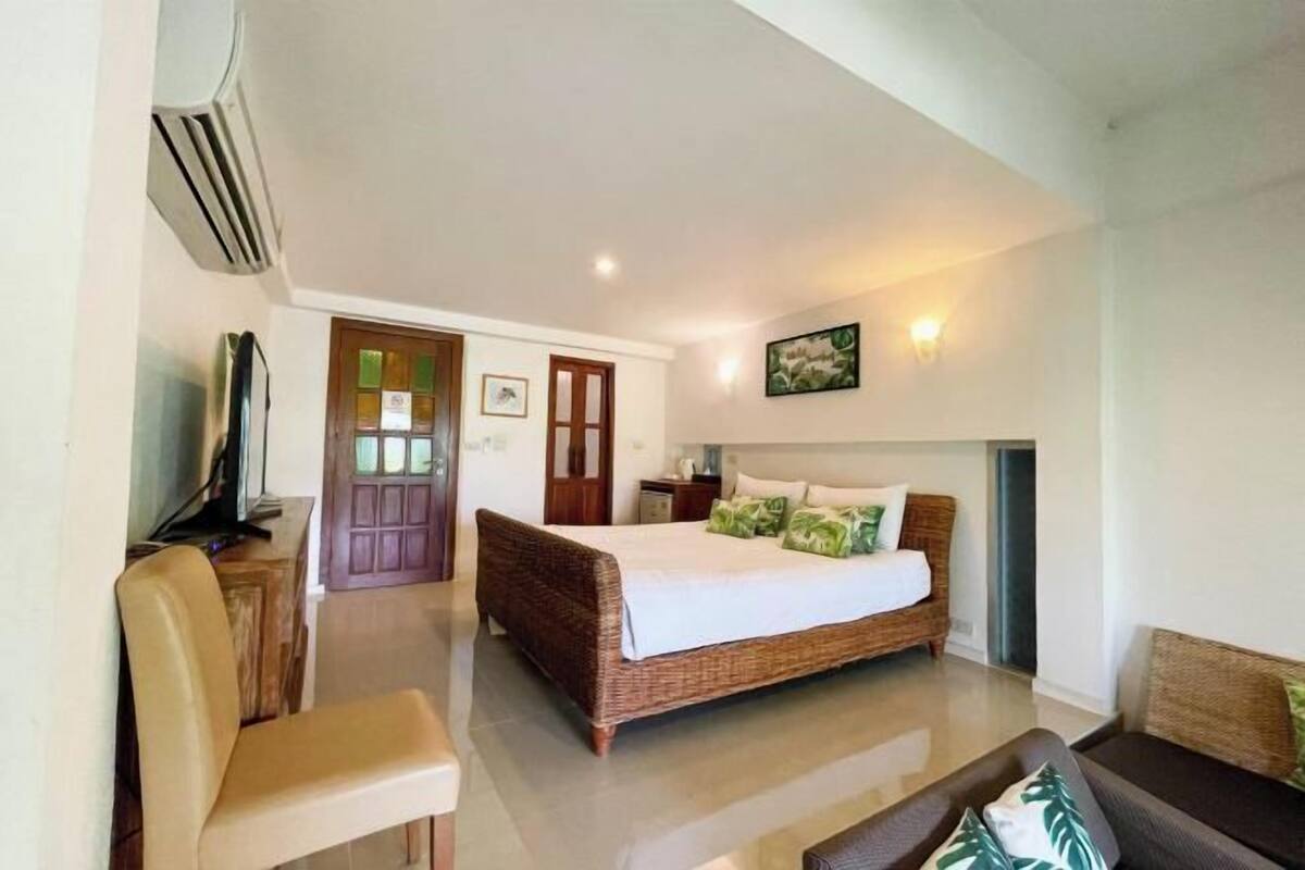Blackout drapes, rollaway beds (surcharge), WiFi (free), bed sheets