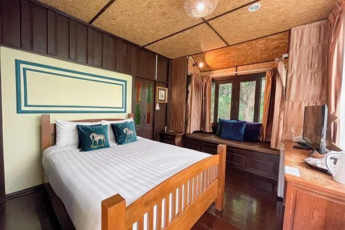 Blackout drapes, rollaway beds (surcharge), WiFi (free), bed sheets