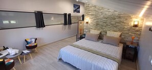 4 Schlafzimmer, Schreibtisch, Reisekinderbett, kostenloses WLAN