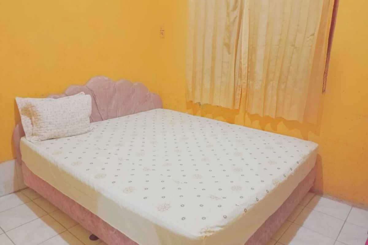 economy room | free wifi, bed sheets