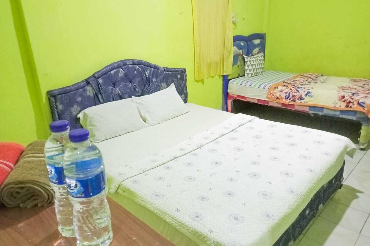 family room | free wifi, bed sheets