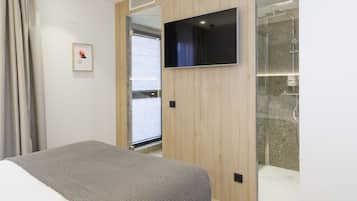 Comfort Double Room | In-room safe, desk, laptop workspace, blackout curtains