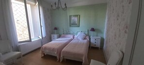 2 bedrooms, WiFi - Charming house in Vieux Vichy (vichy)