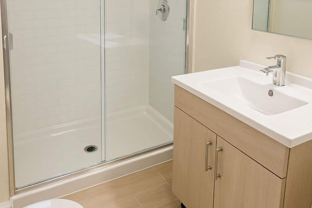 Family Oda | Banyo | Lüks banyo/kozmetik ürünleri, saç kurutma makinesi, havlu, sabun