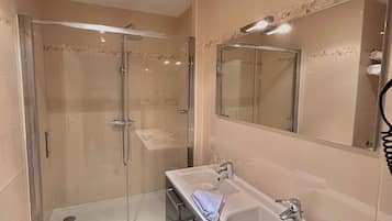 Comfort Double Room | Bathroom