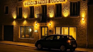 A stone building with a sign reading "THORY ETOIE LODGE" at night. - Thoiry Etoile Lodge, Sure Hotel Collection by Best Western (Thoiry)