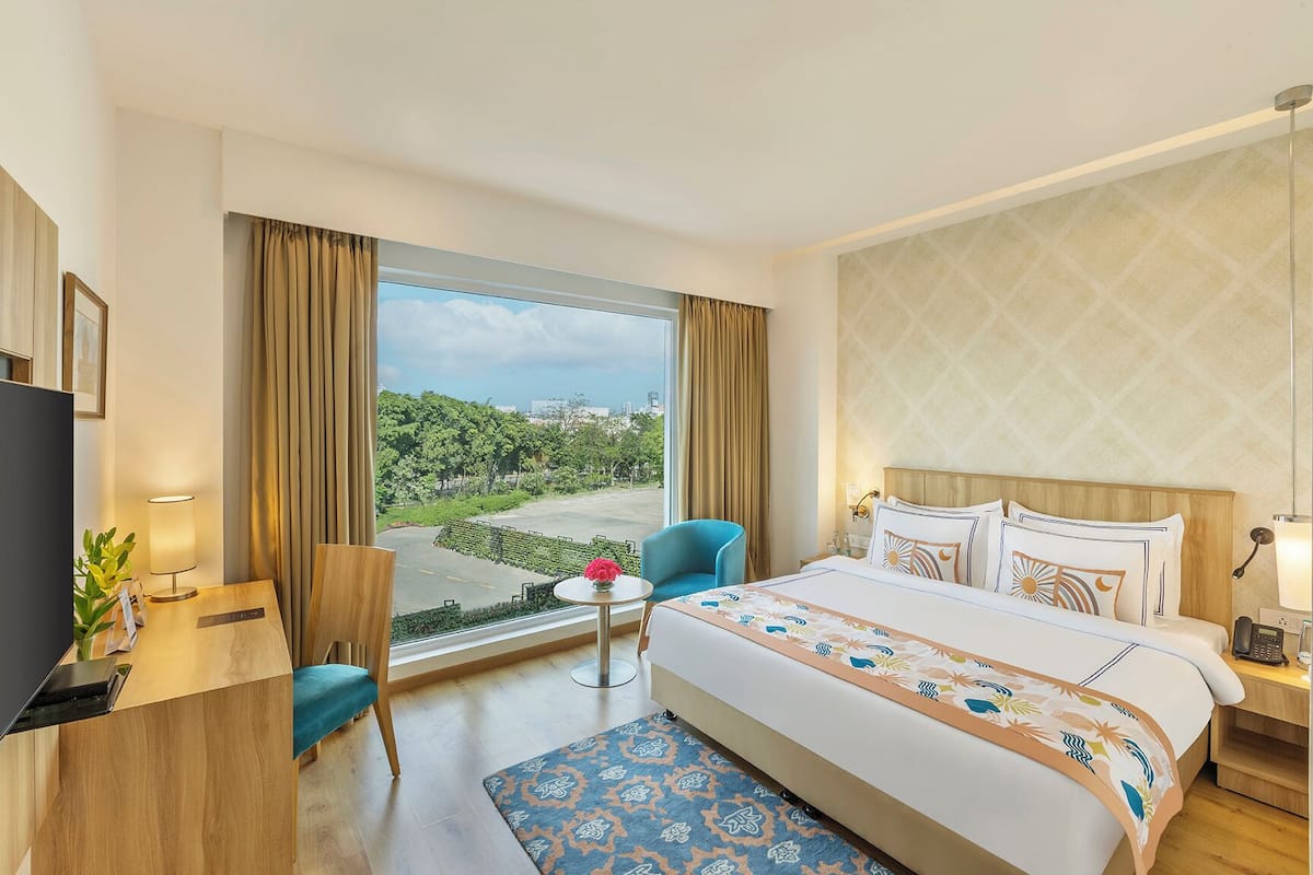 Deluxe King Club Access | Egyptian cotton sheets, premium bedding, minibar, in-room safe