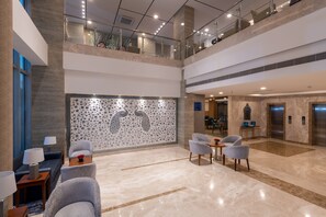 Lobby sitting area - ExpoInn Suites and Convention (Greater Noida)