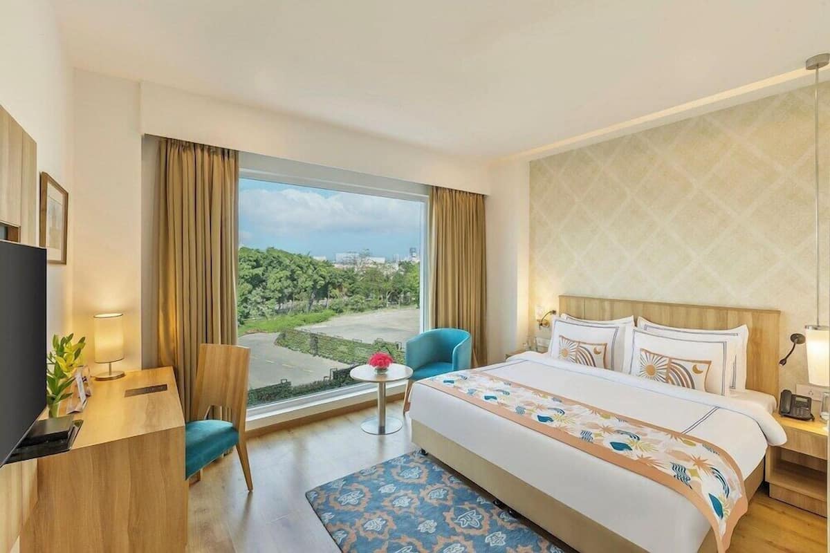 Egyptian cotton sheets, premium bedding, minibar, in-room safe