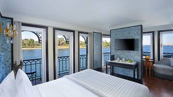 Minibar, soundproofing, free WiFi, bed sheets