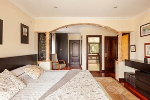8 chambres, Wi-Fi, draps fournis