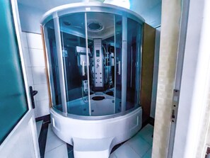 Executive Suite | Bathroom