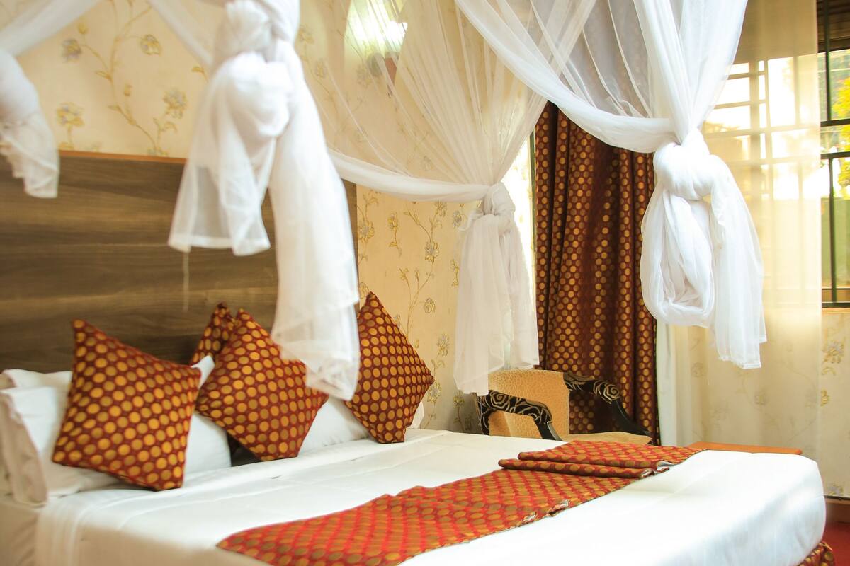 Egyptian cotton sheets, premium bedding, down duvets, pillow-top beds