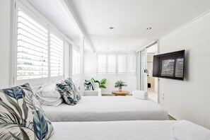 4 bedrooms, iron/ironing board, free WiFi, bed sheets