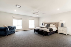7 habitaciones, escritorio, tabla de planchar con plancha y wifi