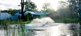 Whitevale Luxury Estate Pool Spa