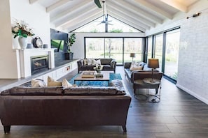 Smart TV, fireplace, offices