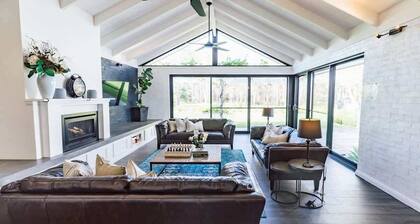 Whitevale Luxury Estate Pool Spa