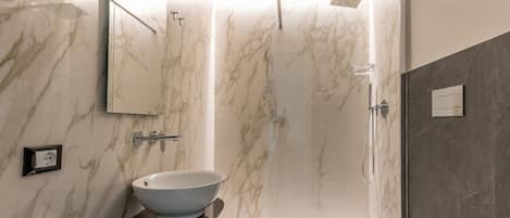 Deluxe Double Room | Bathroom | Shower, rainfall showerhead, free toiletries, hair dryer