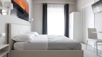 Habitación doble Deluxe, balcón | Sábanas italianas Frette, ropa de cama de alta calidad y edredón