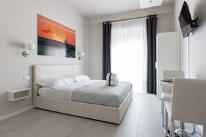 Deluxe Double Room, Balcony | Frette Italian sheets, premium bedding, down comforters, pillowtop beds - PhotoRooms B&B (Syracuse)